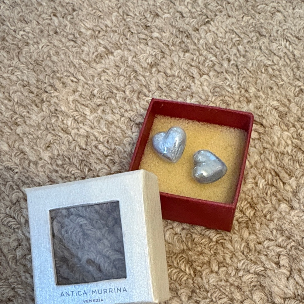 Antica Murrina Venetian Heart shaped grey glass earrings- brand new in box